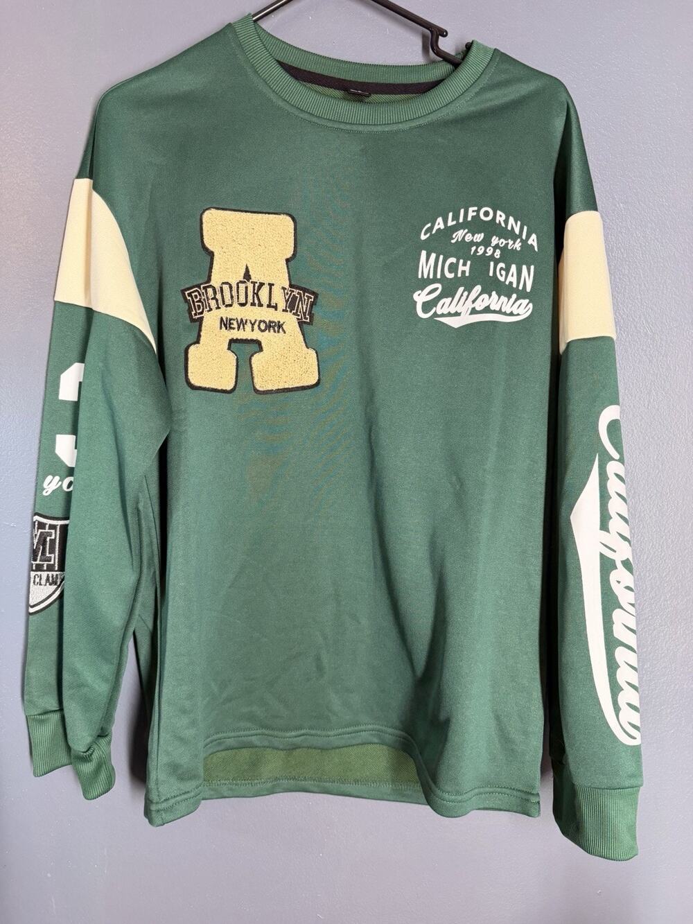 Manfinity Mens Green Varsity Sweatshirt Brooklyn California Graphic Pullover M